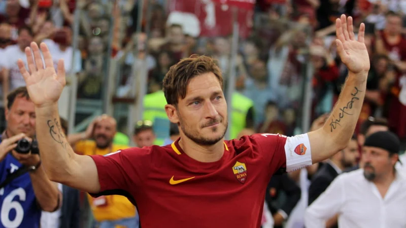 Francesco Totti thi đấu 30 năm cho AS Roma từ 1992 đến 2022 